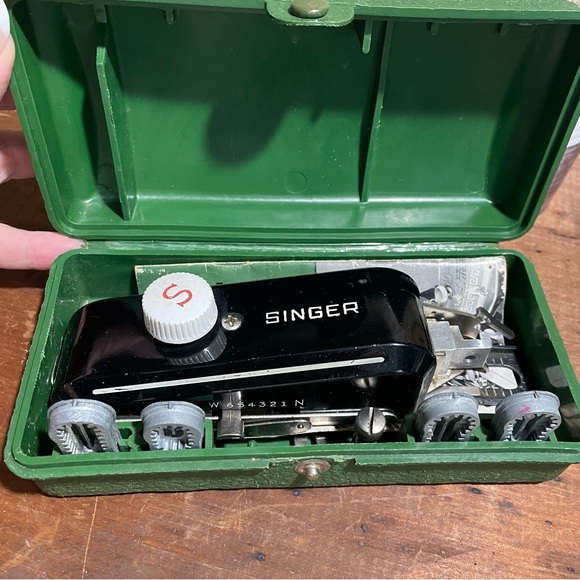 Singer buttonholer vintage 1960 with case - Picture 8 of 8